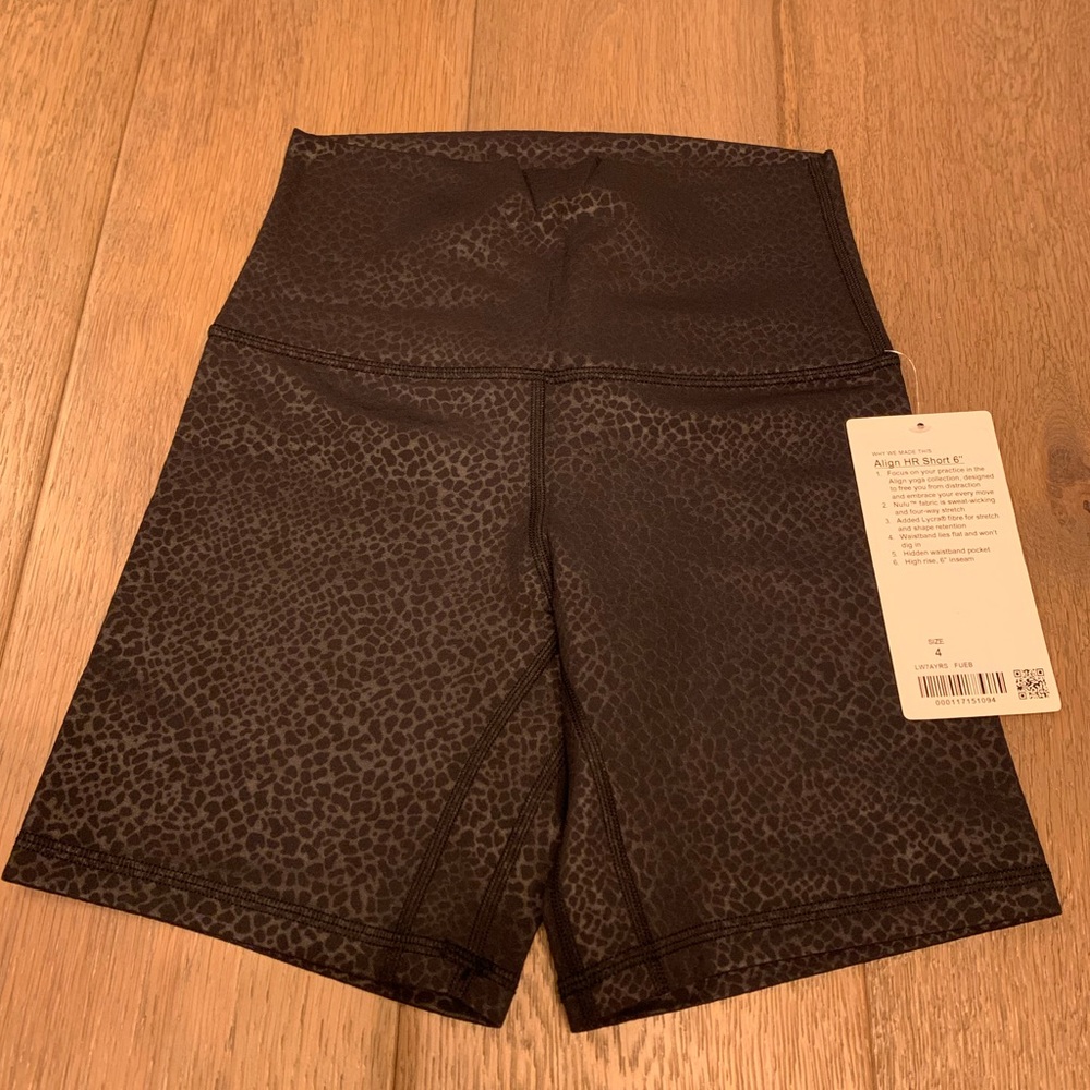Lululemon Formulate Emboss Black Align Short 6” size 4